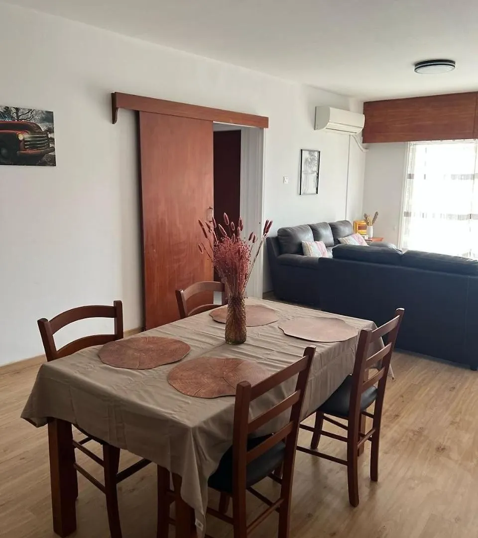 2 Bedrooms Larnaca Finikoudes Διαμέρισμα